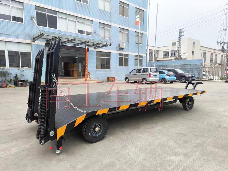 6噸帶爬梯移動(dòng)平板拖車(chē)