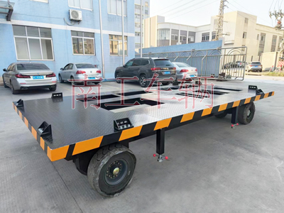 10噸預(yù)制方艙平板拖車(chē) 拖車(chē)底盤(pán)3I.jpg
